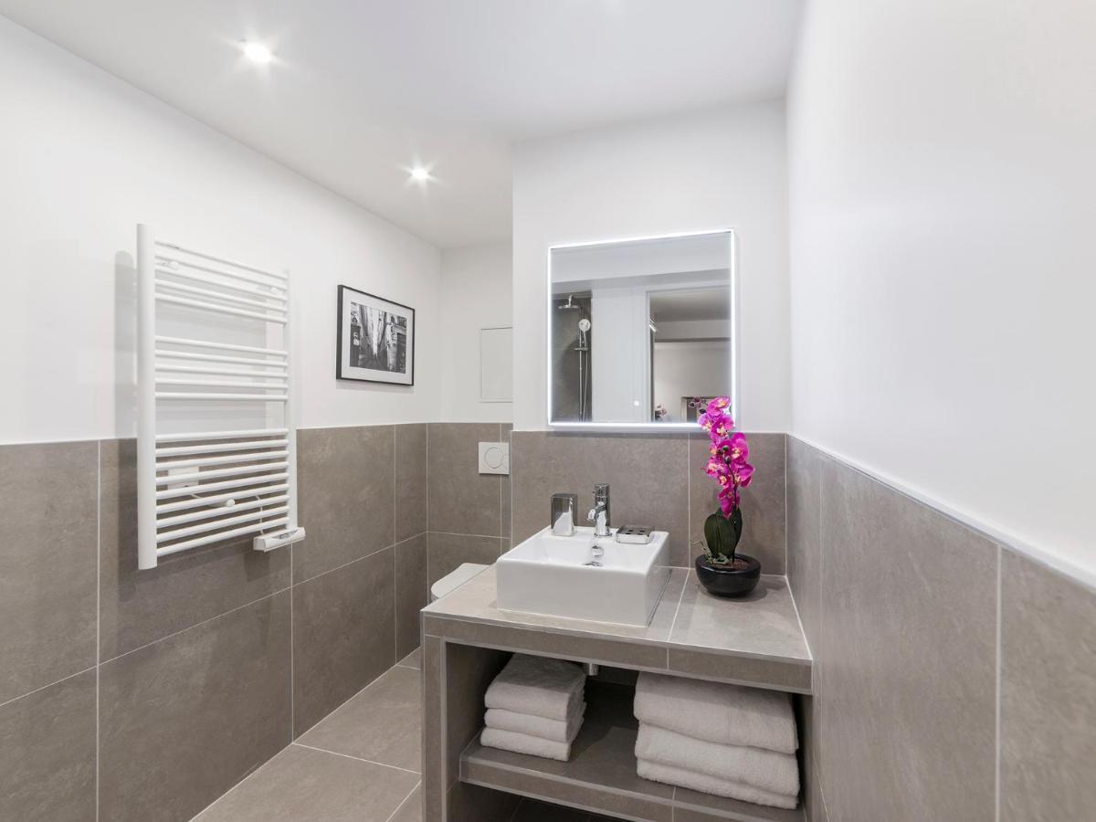 Livinparis - Luxury 3 Bedrooms Arc De Triomphe I Apartment *
